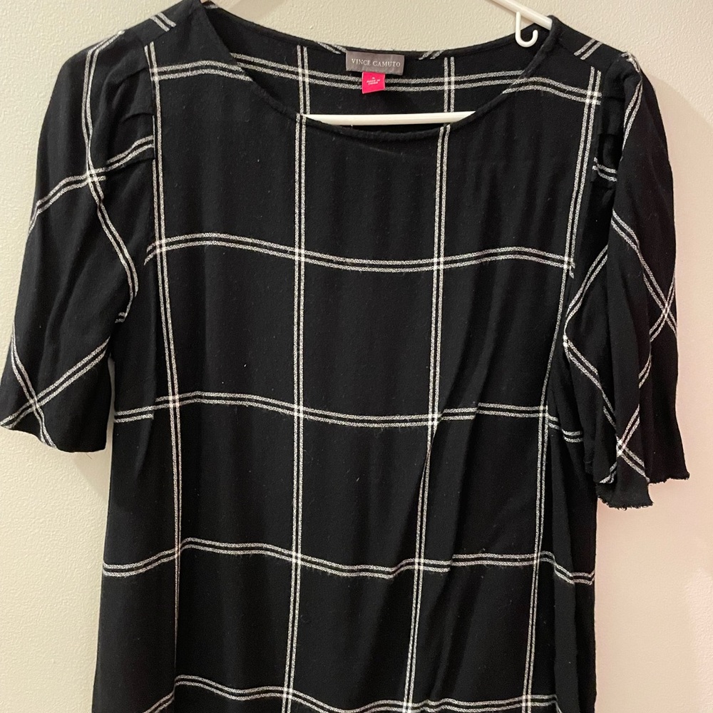 Vince camuto black and white pull on blouse.